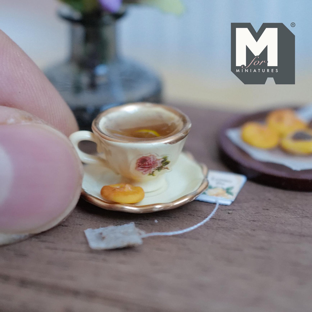 Tasse à thé au citron miniature avec soucoupe et biscuit, échelle 1:12, 3/4 inch de diamètre, décoration de maison de poupée (crème)