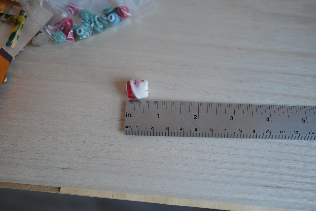1:12 Scale Miniature Ceramic Santa Claus Head Mug with Hot Chocolate and Marshmallows, 9/16 inch tall, Dollhouse Decor (non edible)