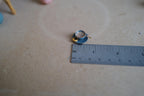 Miniatura à escala 1:12 de chávena e pires de café com colher e bolacha, 3/4 inch de diâmetro, decoração para casa de bonecas (azul) (grande) (não comestível)