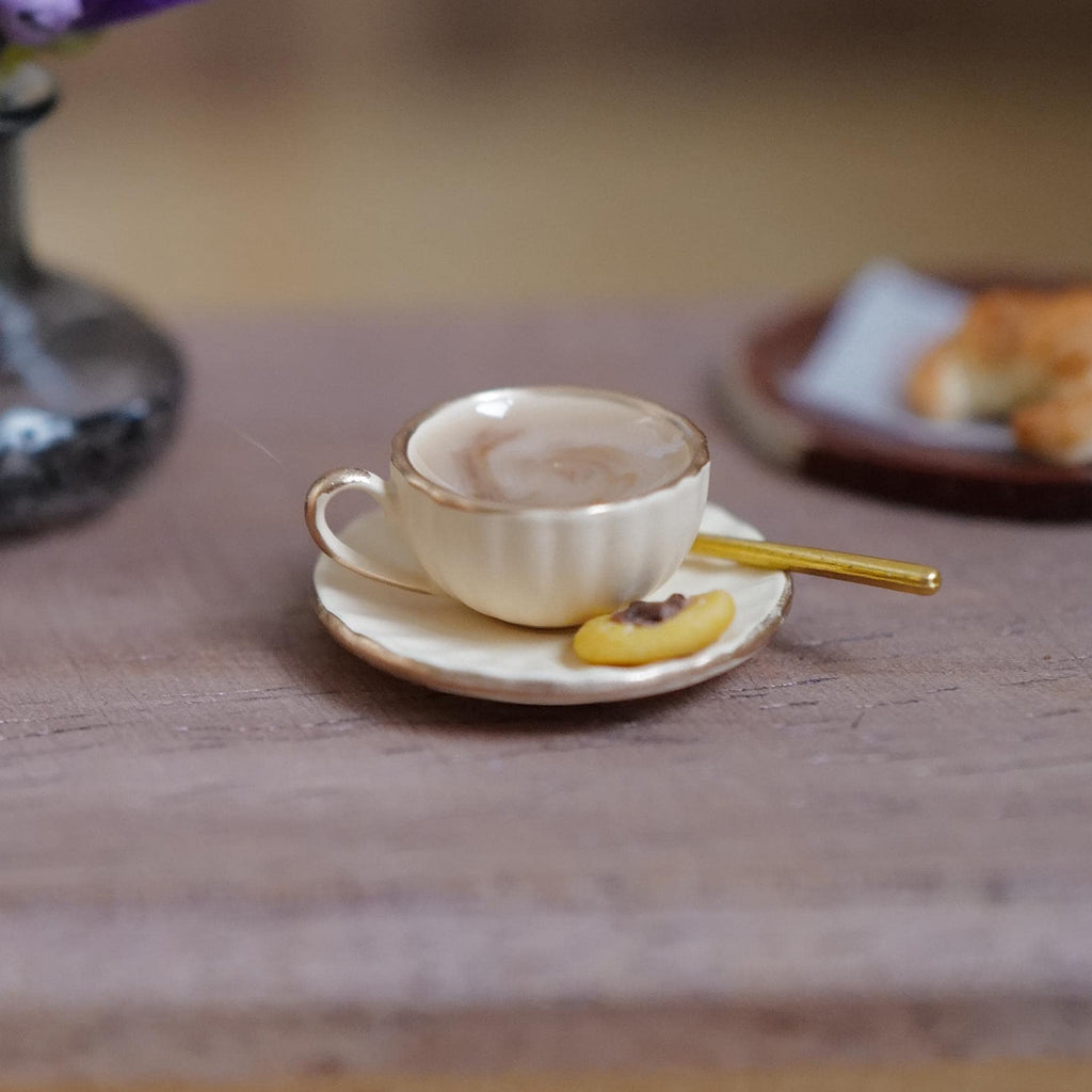 Miniatura a escala 1:12 de taza y plato de café con cucharilla y galleta, 3/4 inch de diámetro, decoración para casa de muñecas (beige) (grande) (no comestible)