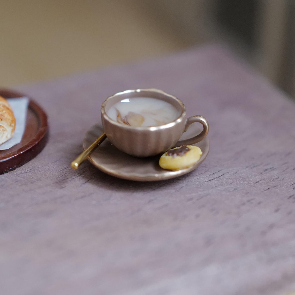 1/12スケール ミニチュア コーヒーカップ＆ソーサー（スプーン・クッキー付き）、直径3/4インチ、ドールハウス用インテリア（ブラウン）（ラージ）（食べられません）