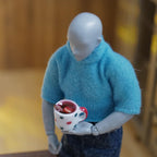 Miniatura a escala 1:12 de taza de cerámica de lunares con vino caliente, rama de canela y rodaja de naranja, 7/16 inch de alto, decoración para casa de muñecas (no comestible)