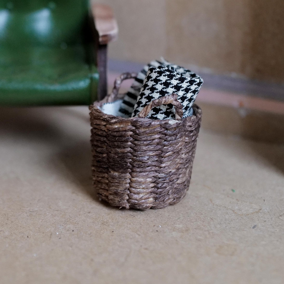 1:12 Scale Miniature Woven Blanket Basket with Linen Lining and Loop Handles, 1-9/16 inch tall, Dollhouse Decor (dark brown)